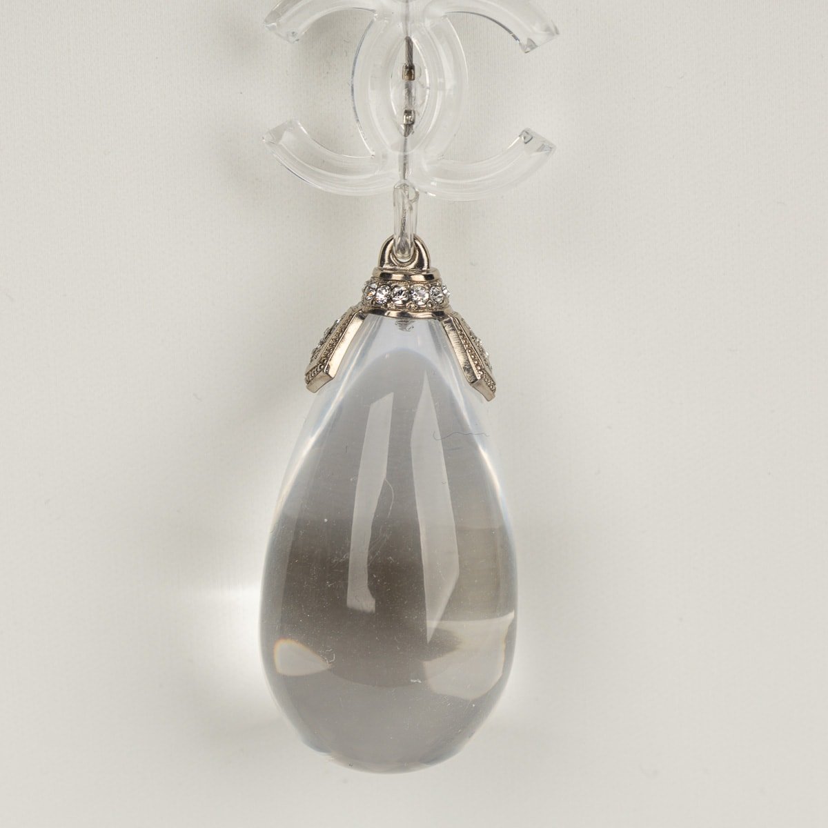CHANEL 18S TRANSPARENT CRYSTAL BEAD CC LOGO TEARDROP CHANEL 18S TRANSPARENT CRYSTAL BEAD CC LOGO TEARDROP